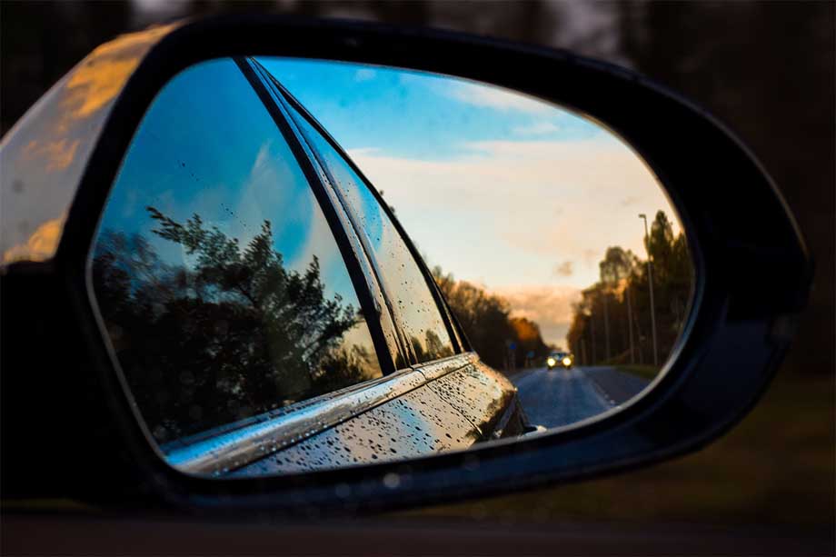 Graphic of a car mirror on a driving test